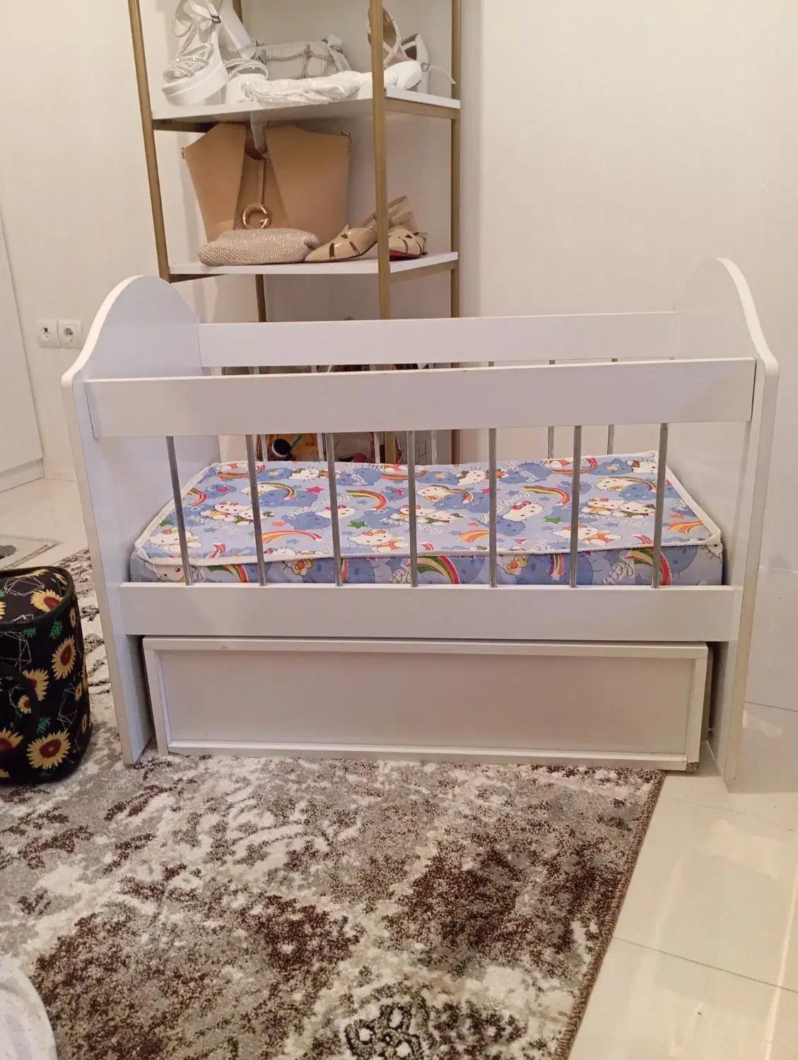 تخت نوزاد گهواره شو سالم ودر حد نو|تخت و صندلی بچه|تبریز, |دیوار