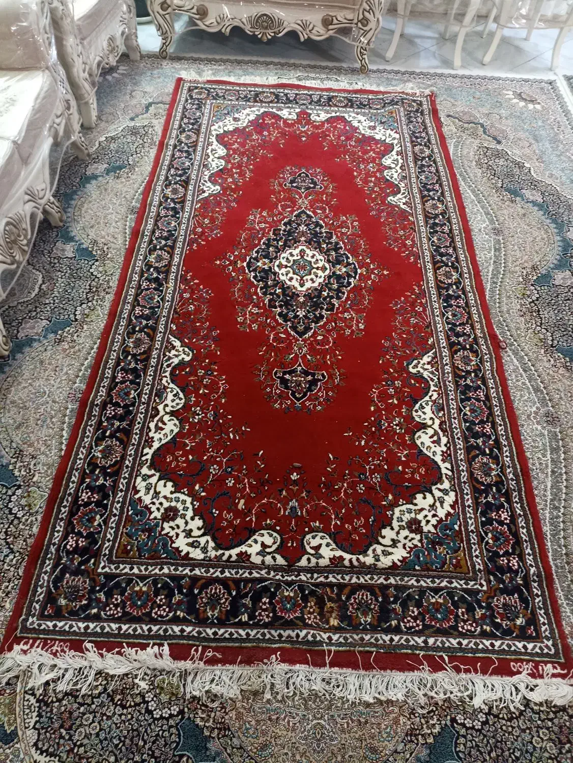 فرش قرمز|فرش|مشهد, کارمندان دوم|دیوار