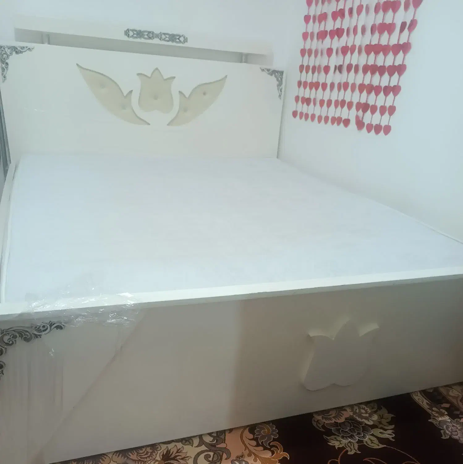 تخت خواب دونفره|تخت و سرویس خواب|گرمی, |دیوار