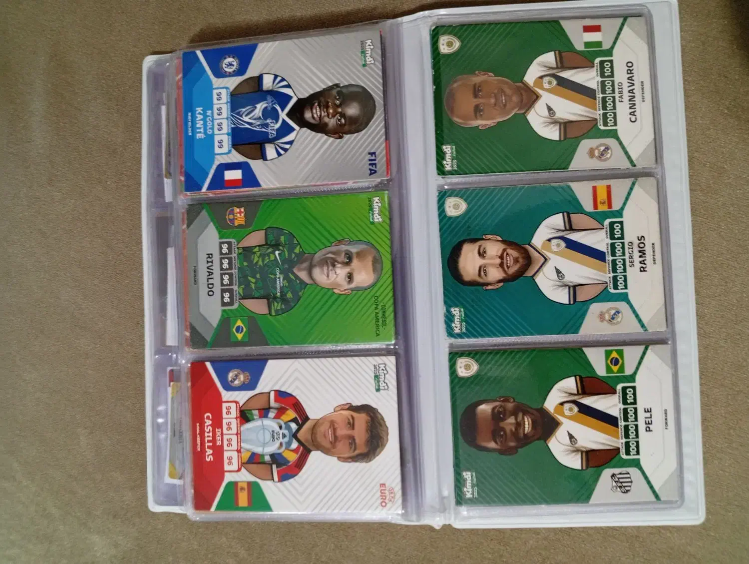 کیمدی با آلبوم|اسباب‌‌بازی|میانه, |دیوار