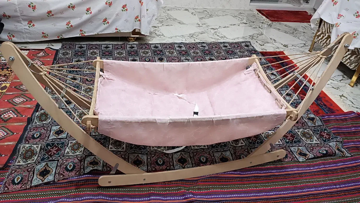 گهواره و سرویس نوزاد و کیسه خواب بدون هیچ ای ادی|اسباب و اثاث بچه|قروه, |دیوار