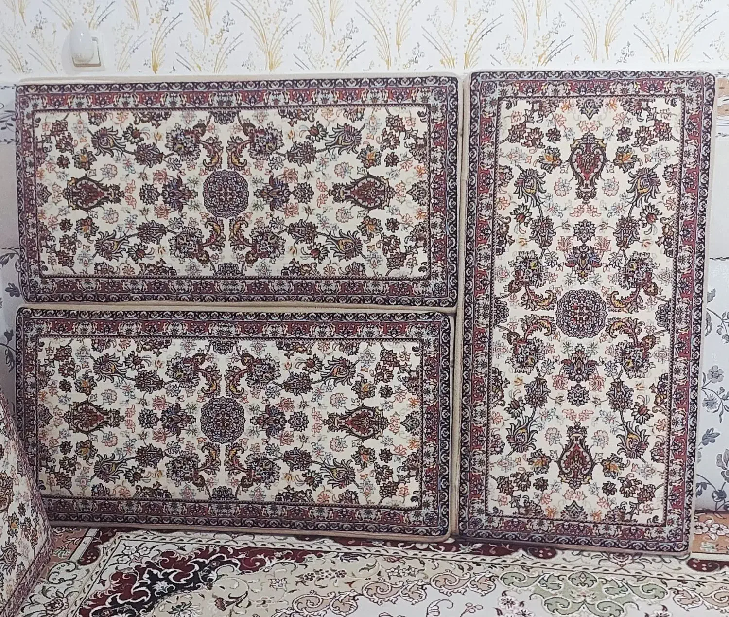 ۶ عدد پشتی تازه و تمیز|پشتی|دالاهو, |دیوار