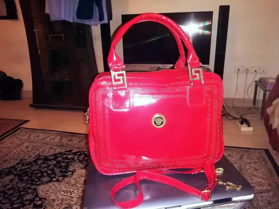 کیف ورنی ورساچه قرمز تیره (VERSACE) آکبند|کیف، کفش، کمربند|تهران, مجیدیه|دیوار