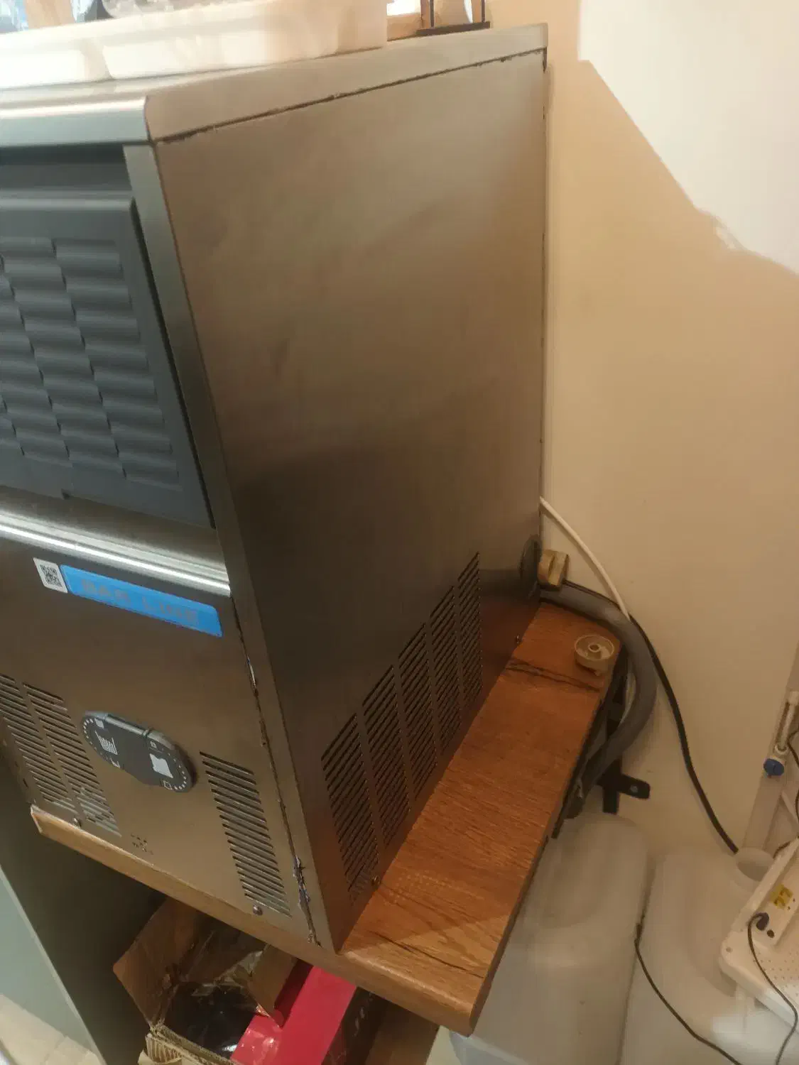 تجهیزات کافه.یخساز.کابینت.بلندر وغیره|کافیشاپ و رستوران|فردیس, منظریه|دیوار