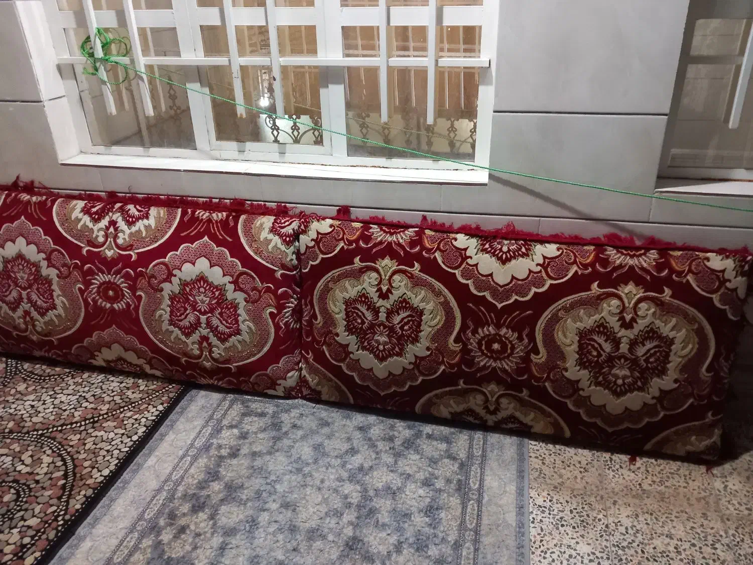 پشتی|پشتی|میانه, |دیوار