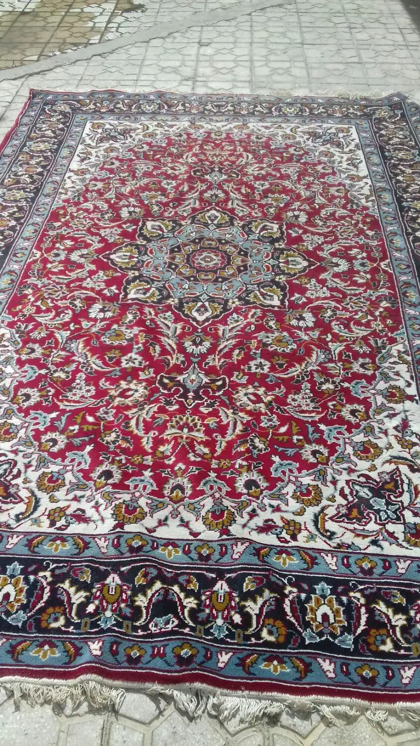 قالی شش متری جنسش نخه پلاستیکی نیست|فرش|شیراز, زرهی|دیوار