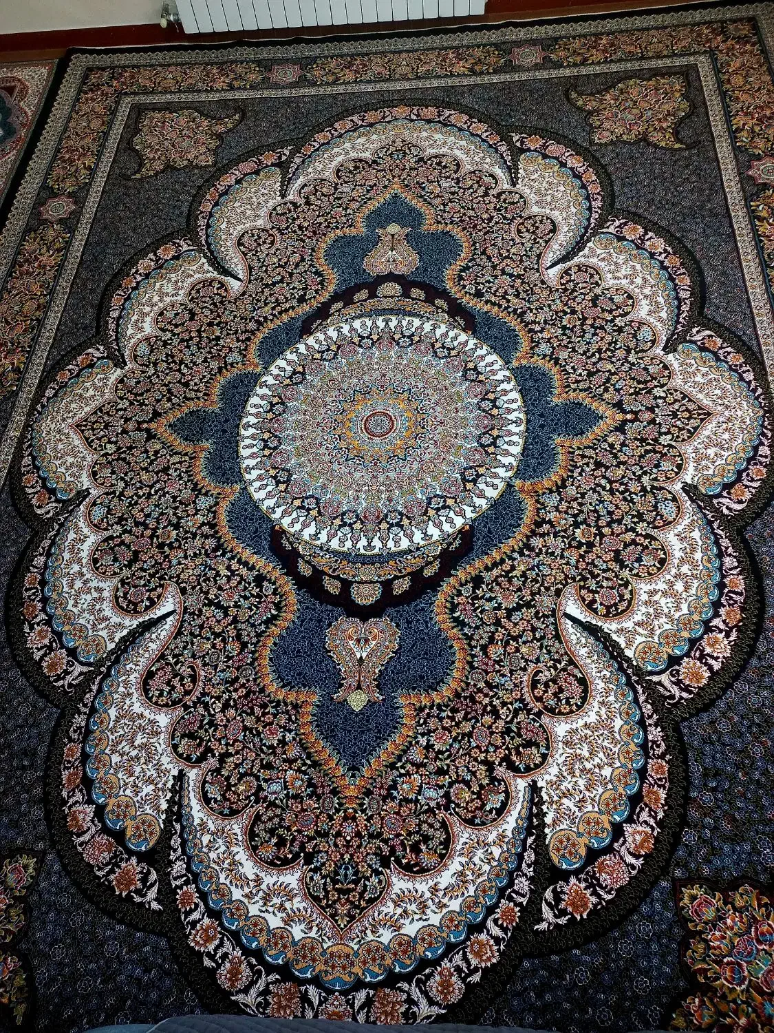 قالی ۱۲متری نو داخل پلاستیک|فرش|بروجن, |دیوار