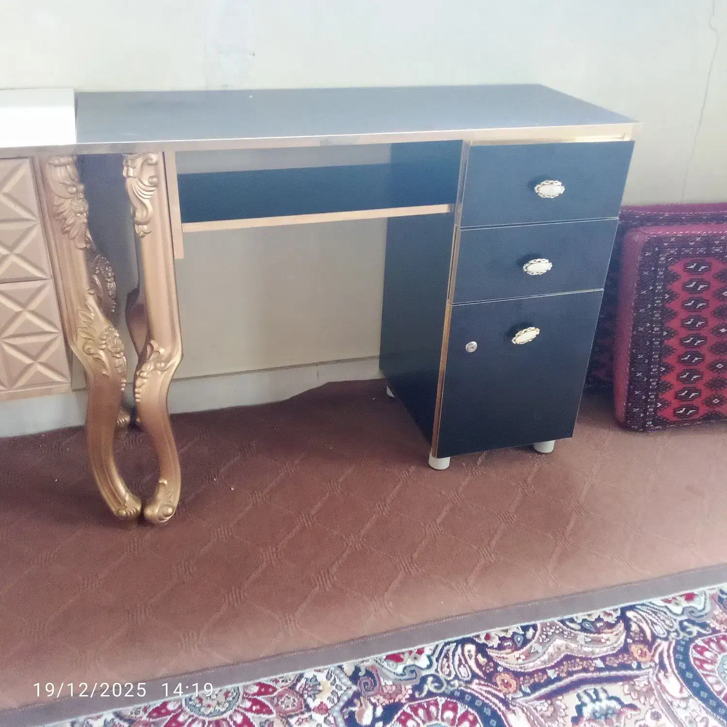 صندلی|صندلی و نیمکت|قم, ولیعصر|دیوار