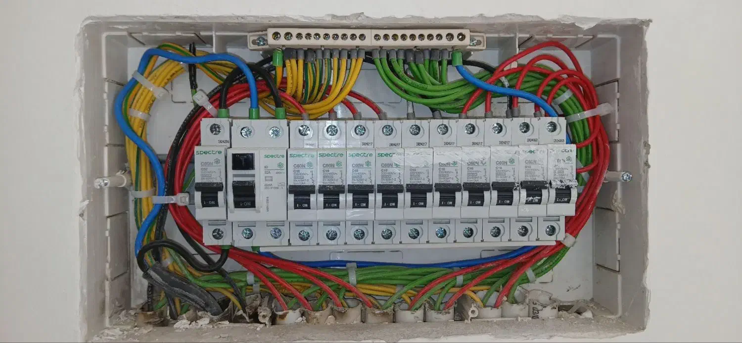 استخدام نیروی برق کار|استخدام صنعتی، فنی، مهندسی|پردیس, فاز ۱۱|دیوار