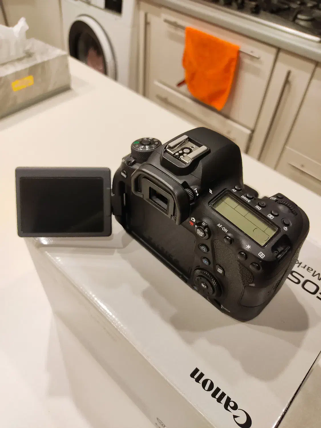 دوربین کانن (Canon 6D Mark II) بهمراه باطری اضافی|دوربین عکاسی و فیلم‌برداری|تهران, تهرانپارس غربی|دیوار