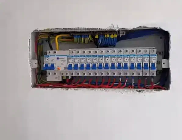 سیم کشی و هوشمندسازی ساختمان پذیرفته میشود|خدمات پیشه و مهارت|میانه, |دیوار