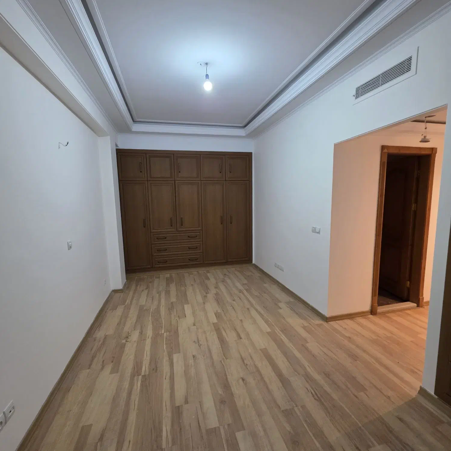 واحد ۱۷۲ متری سه خواب مستر بسیار خوش نقشه در فرشته