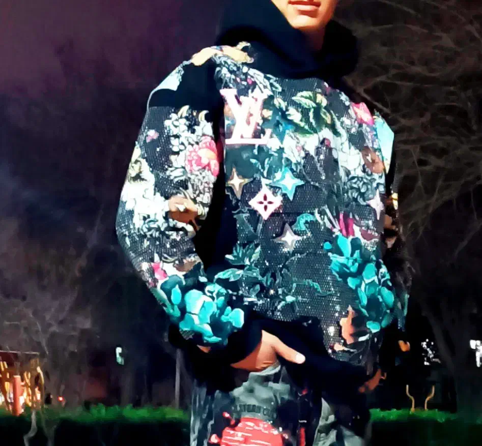 هودی|لباس|کوثر, |دیوار