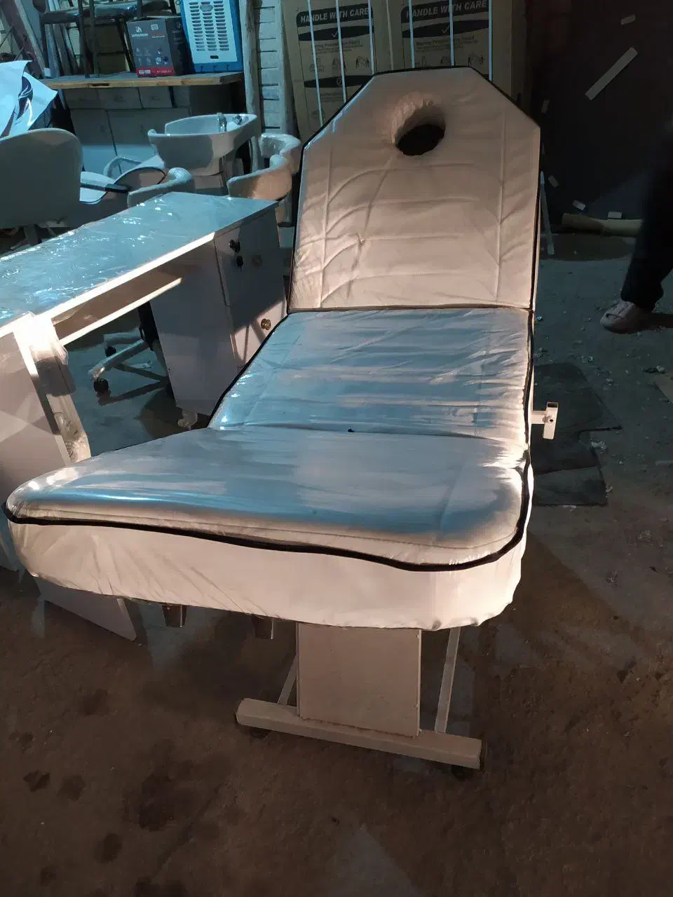 وسابل آرایشگاه زنانه|آرایشگاه و سالن‌های زیبایی|سنندج, |دیوار