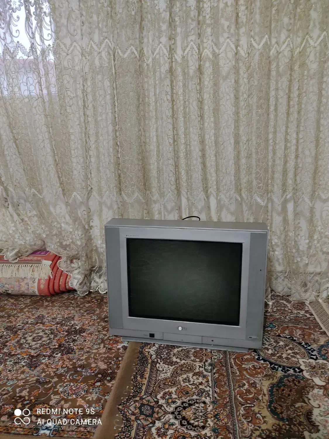 تلویزیون سالم درحد نو،به همراه میزتلویزیون|تلویزیون و پروژکتور|مشگین شهر, |دیوار