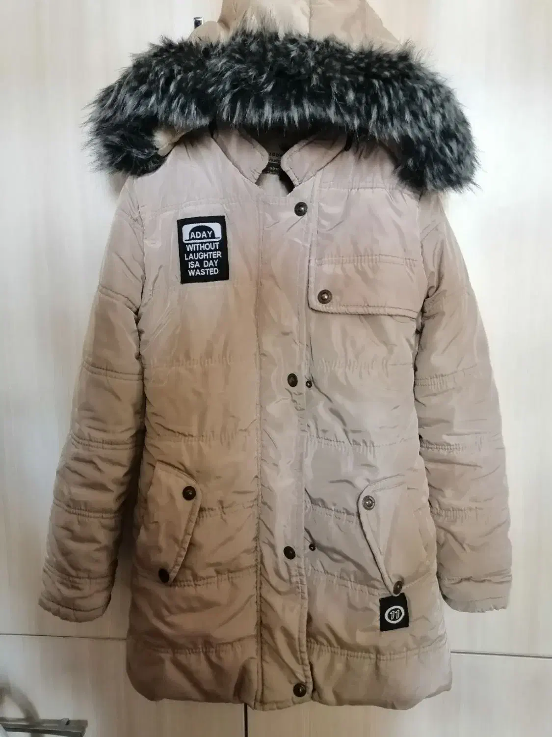 کاپشن|لباس|یزد, |دیوار