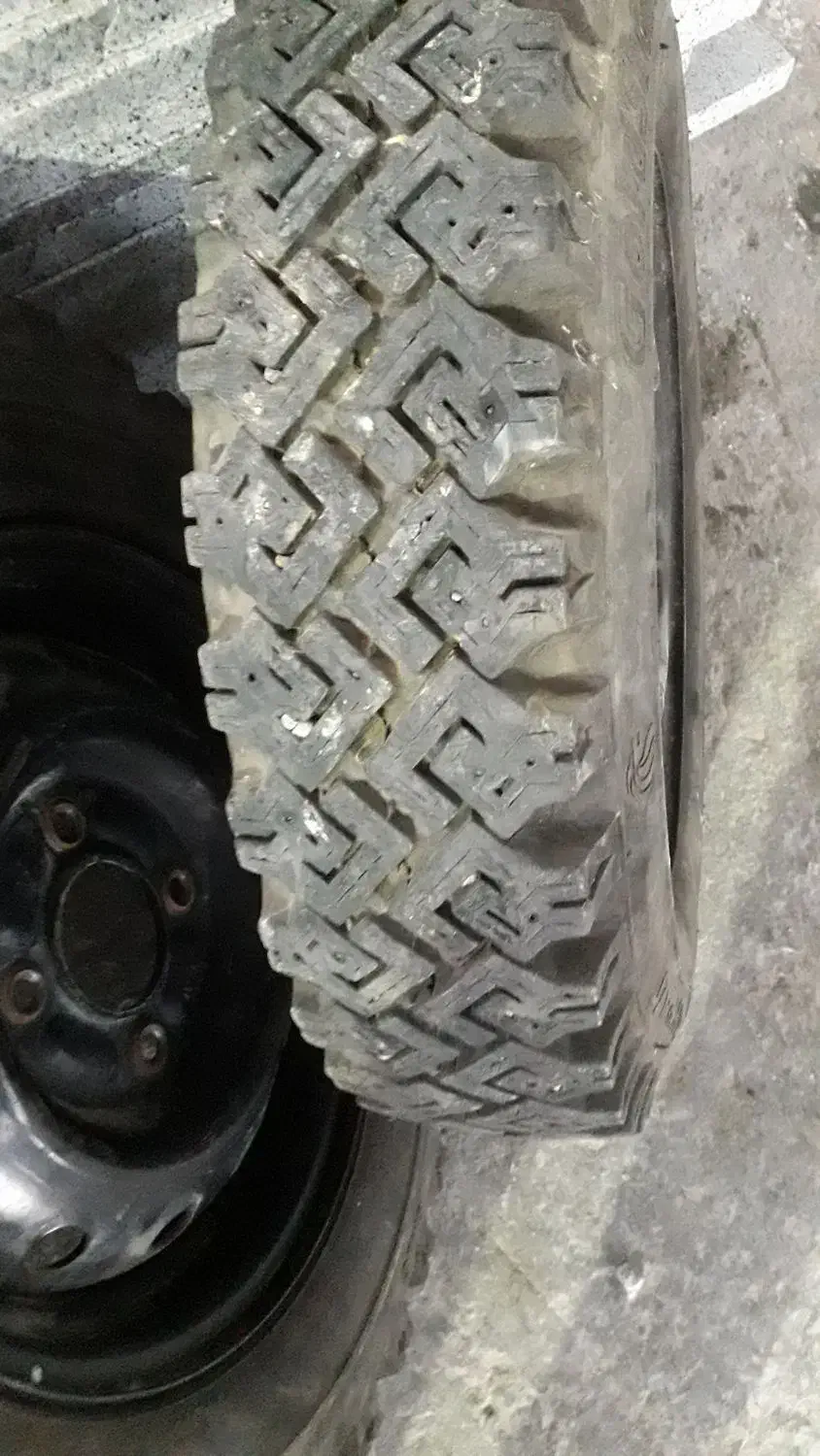 لاستیک گل برفی پیکان وانت بدونه رینگ|قطعات یدکی و لوازم جانبی|همدان, |دیوار