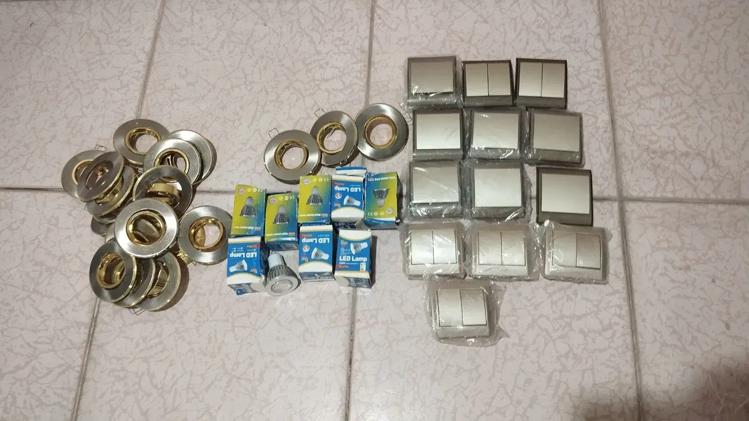 سه تا چراغ لامپ سقفی کلید و لامپ هالوژن|مصالح و تجهیزات ساختمان|تهران, دروس|دیوار