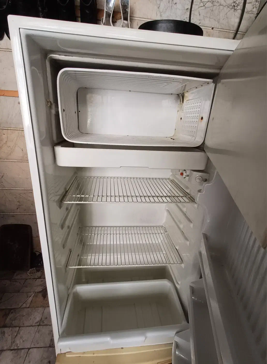 یخچال سفید جنرال استیل کارکرد ولی خیلی سالم|یخچال و فریزر|بهارستان, |دیوار