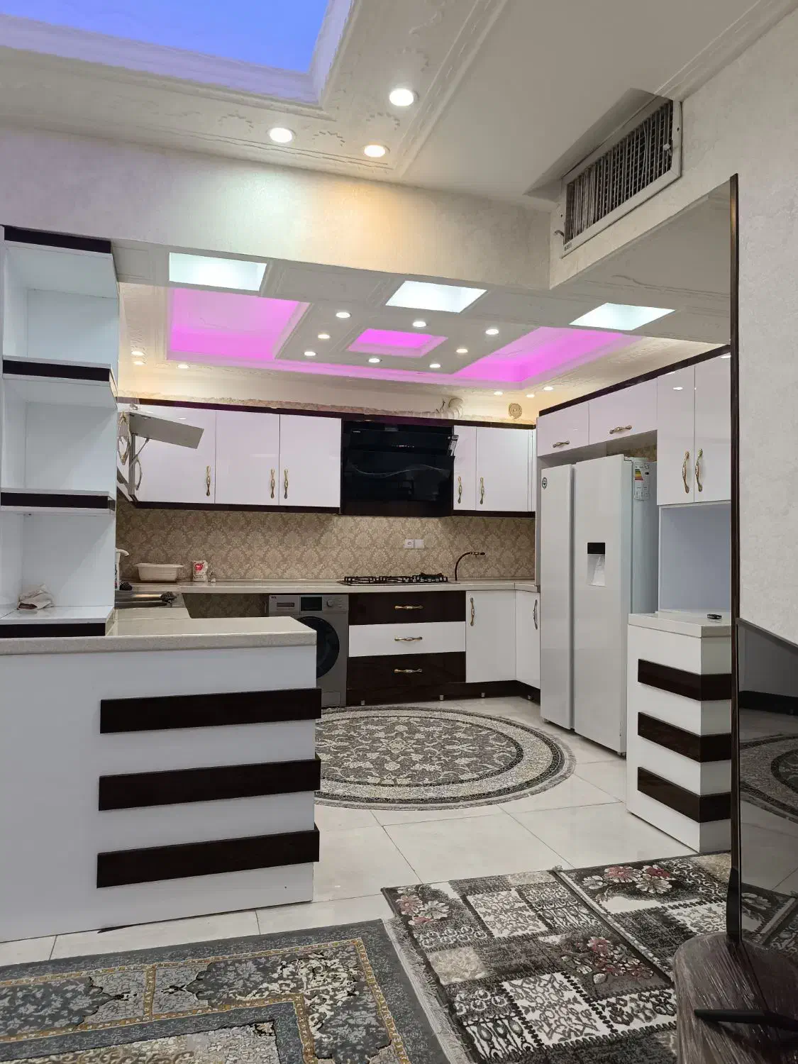 سوییت شیک وتمیز قیمت مناسب خانوادگی ومجردی|اجارهٔ کوتاه‌مدت آپارتمان و سوئیت|یزد, |دیوار