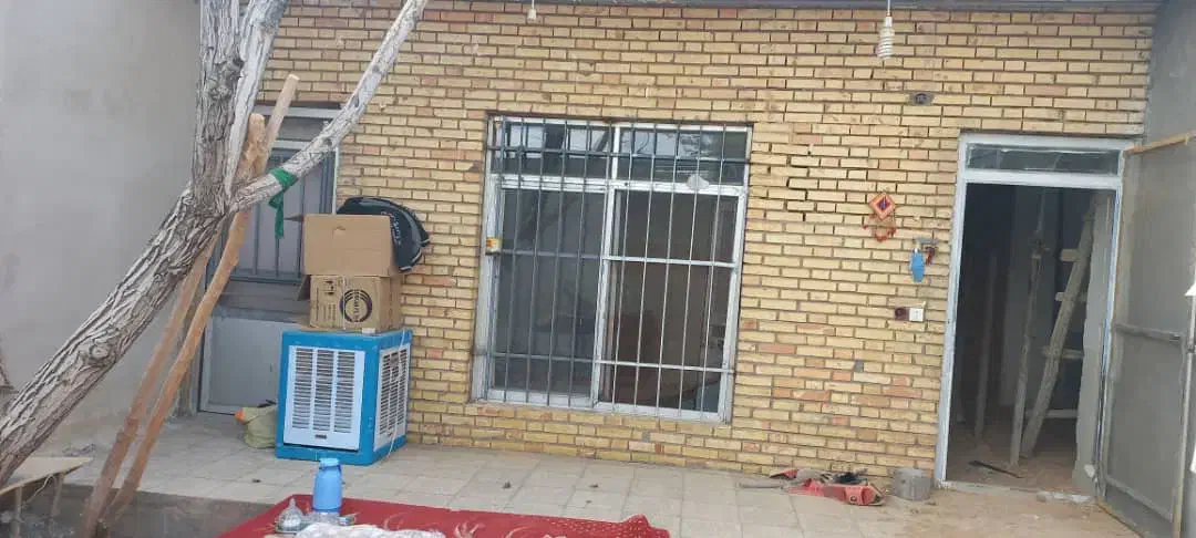 رنگ آمیزی درب و پنجره و کابینت|خدمات پیشه و مهارت|آباده, |دیوار