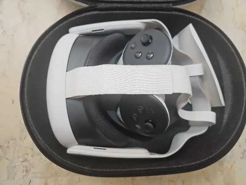 هدست واقعیت مجازی vr oculus Meta Quest 3 و سیم کیف|کنسول، بازی ویدئویی و آنلاین|تهران, صادقیه|دیوار