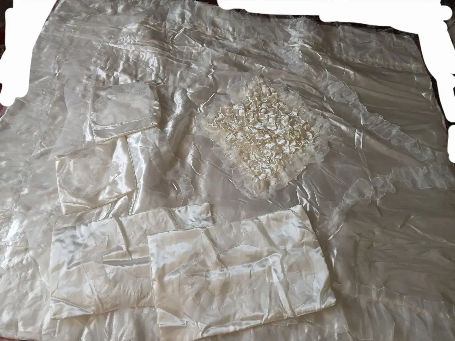 روتختی سفید|سرویس روتختی|اصفهان, باغ فدک|دیوار