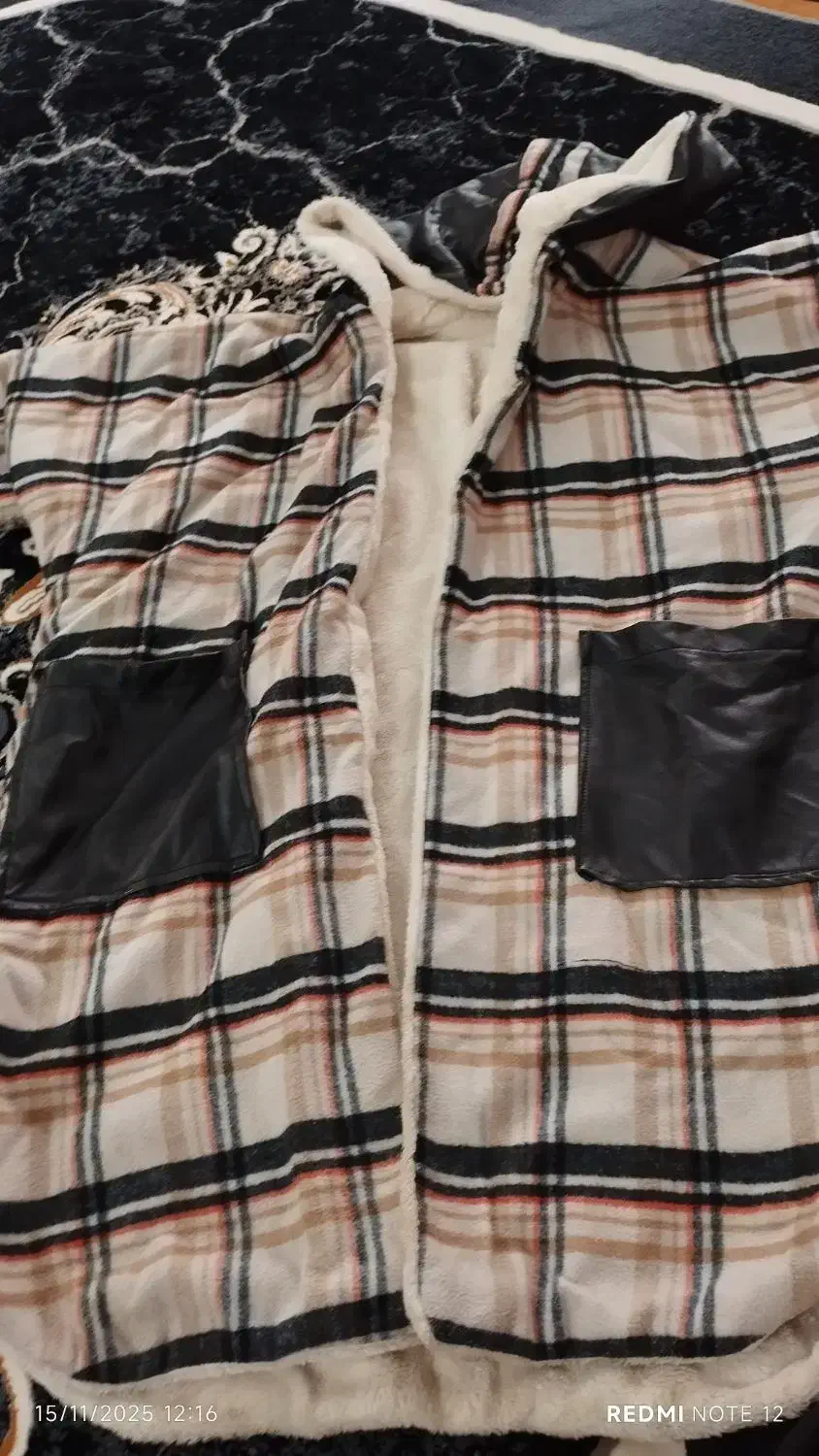 پالتو خز دار|لباس|کاشان, رسالت|دیوار