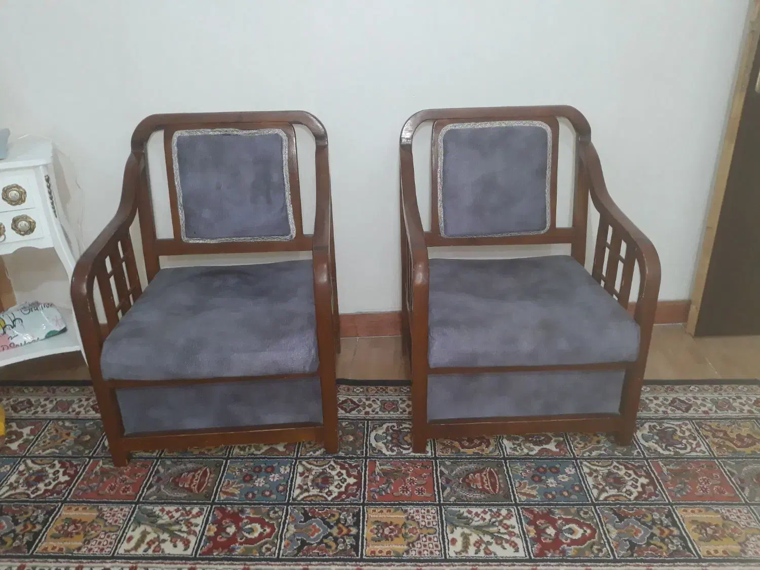 مبل ۶نفره|مبلمان خانگی و میز عسلی|رشت, سلیمانداراب|دیوار