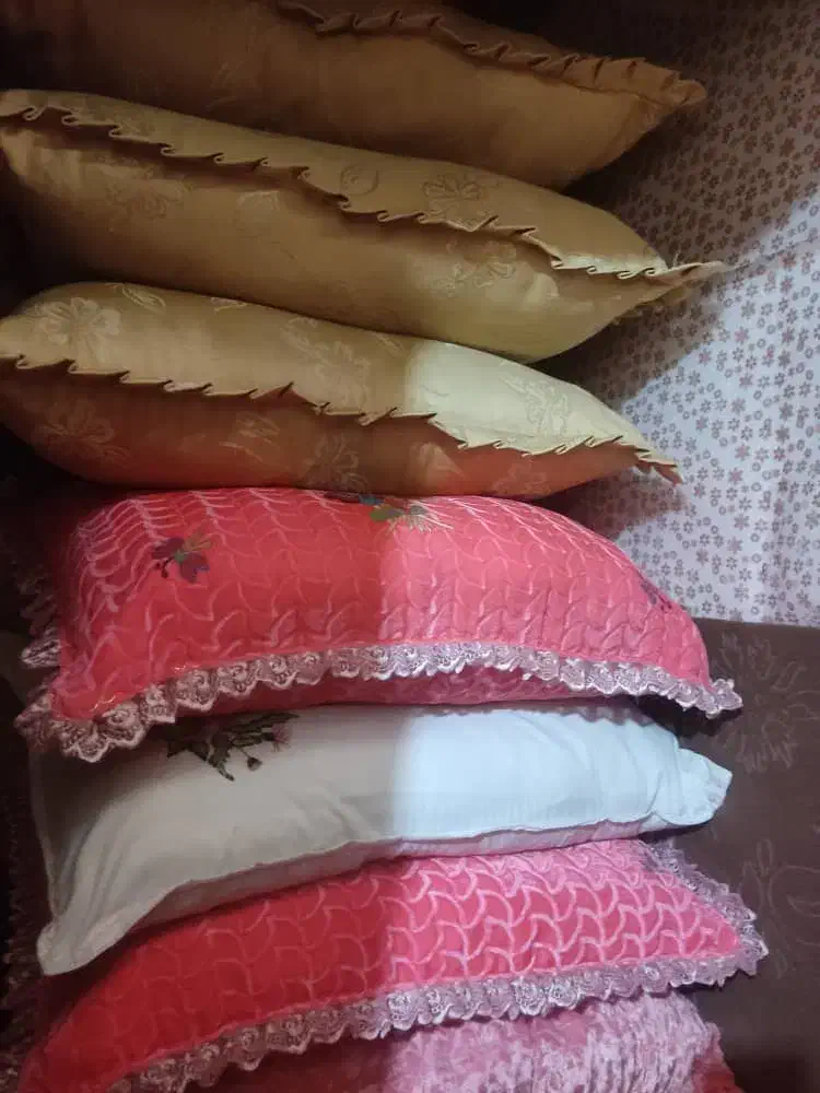 فروش تشک و بالش ست.|رختخواب، بالش، پتو|بروجن, |دیوار