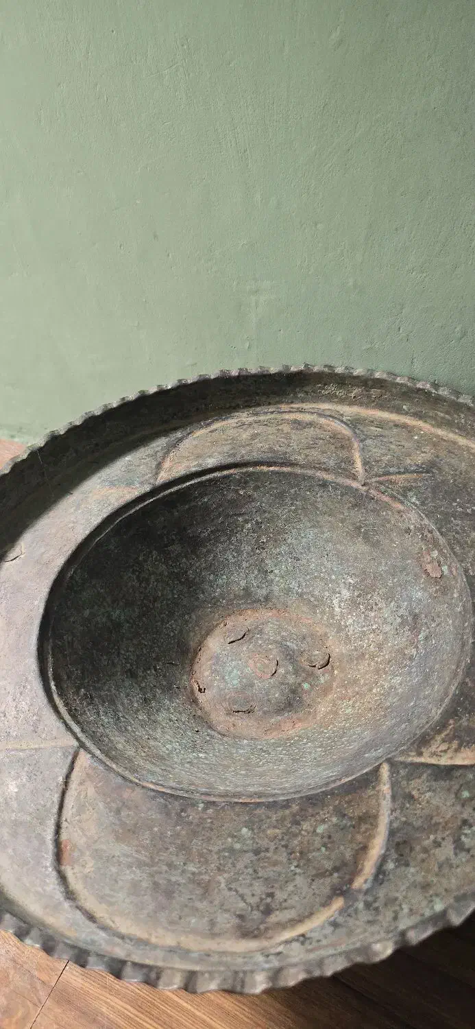 ظرف مسی دست ساز قدیمی|کلکسیون اشیاء عتیقه|رشت, انصاری|دیوار