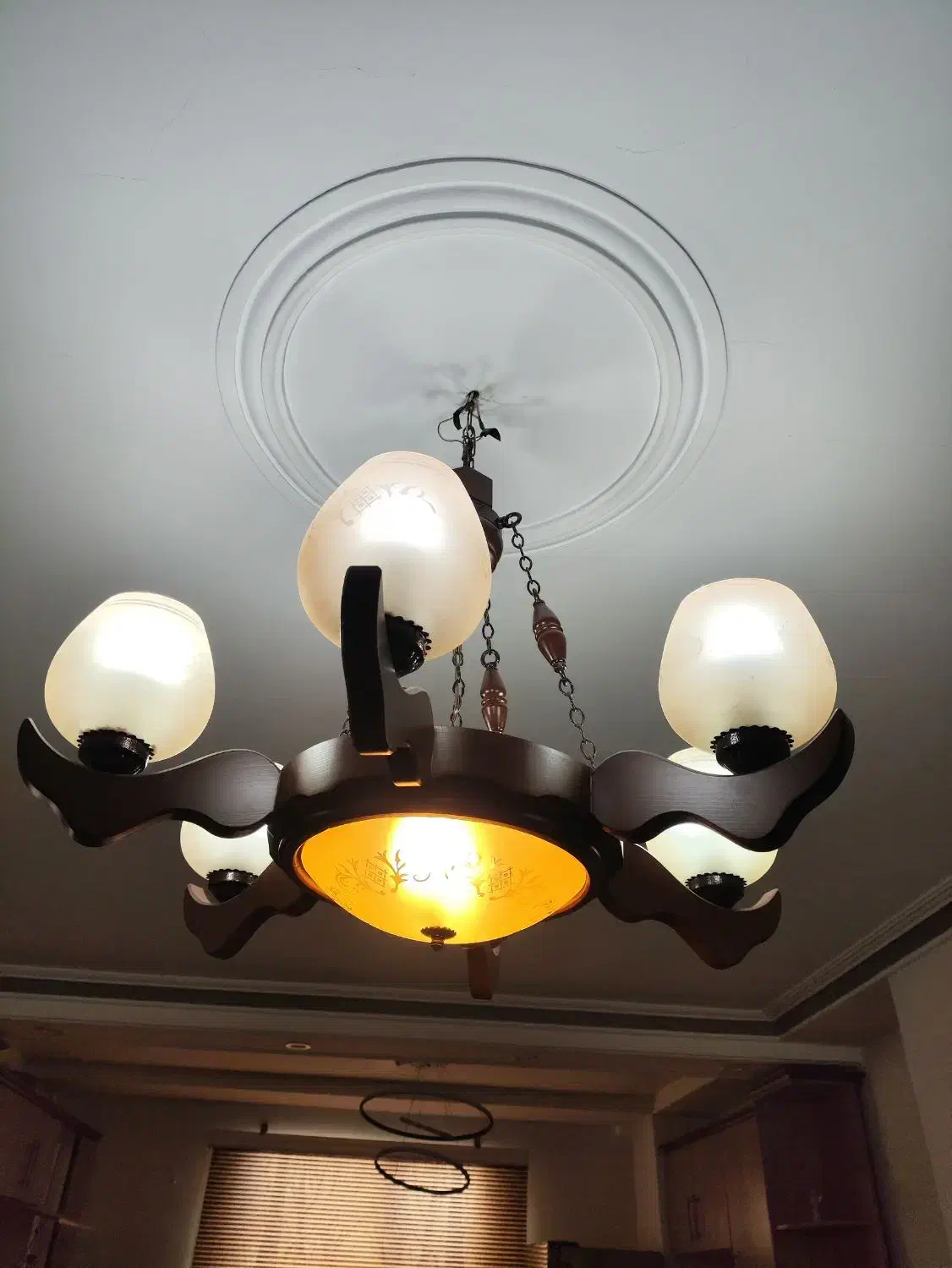 لوستر ۶ شاخه|لوستر و چراغ آویز|فردیس, شهرک ۱۱۰|دیوار