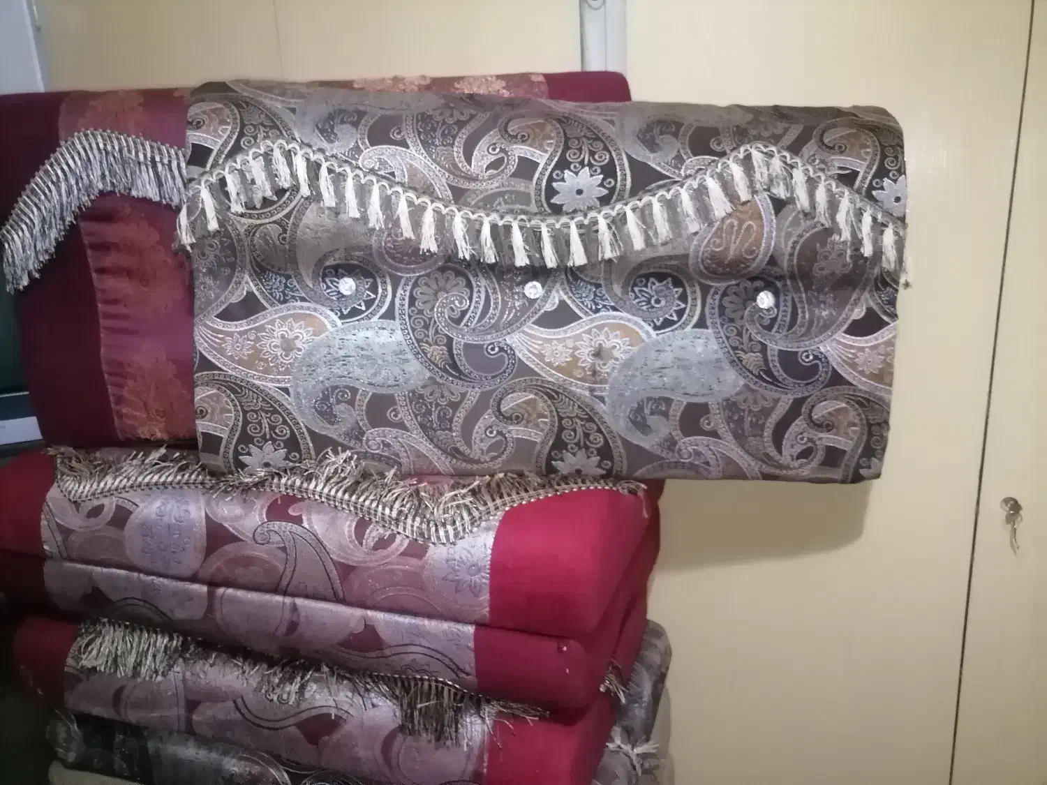 پشتی مبلی|پشتی|شیراز, محراب|دیوار