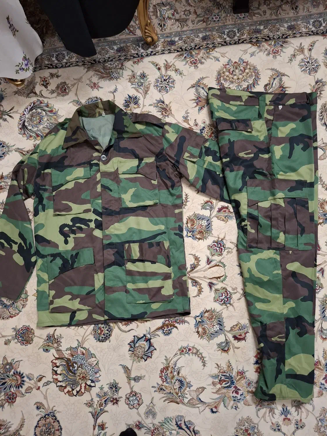 لباس نظامی|لباس|قم, سید معصوم|دیوار