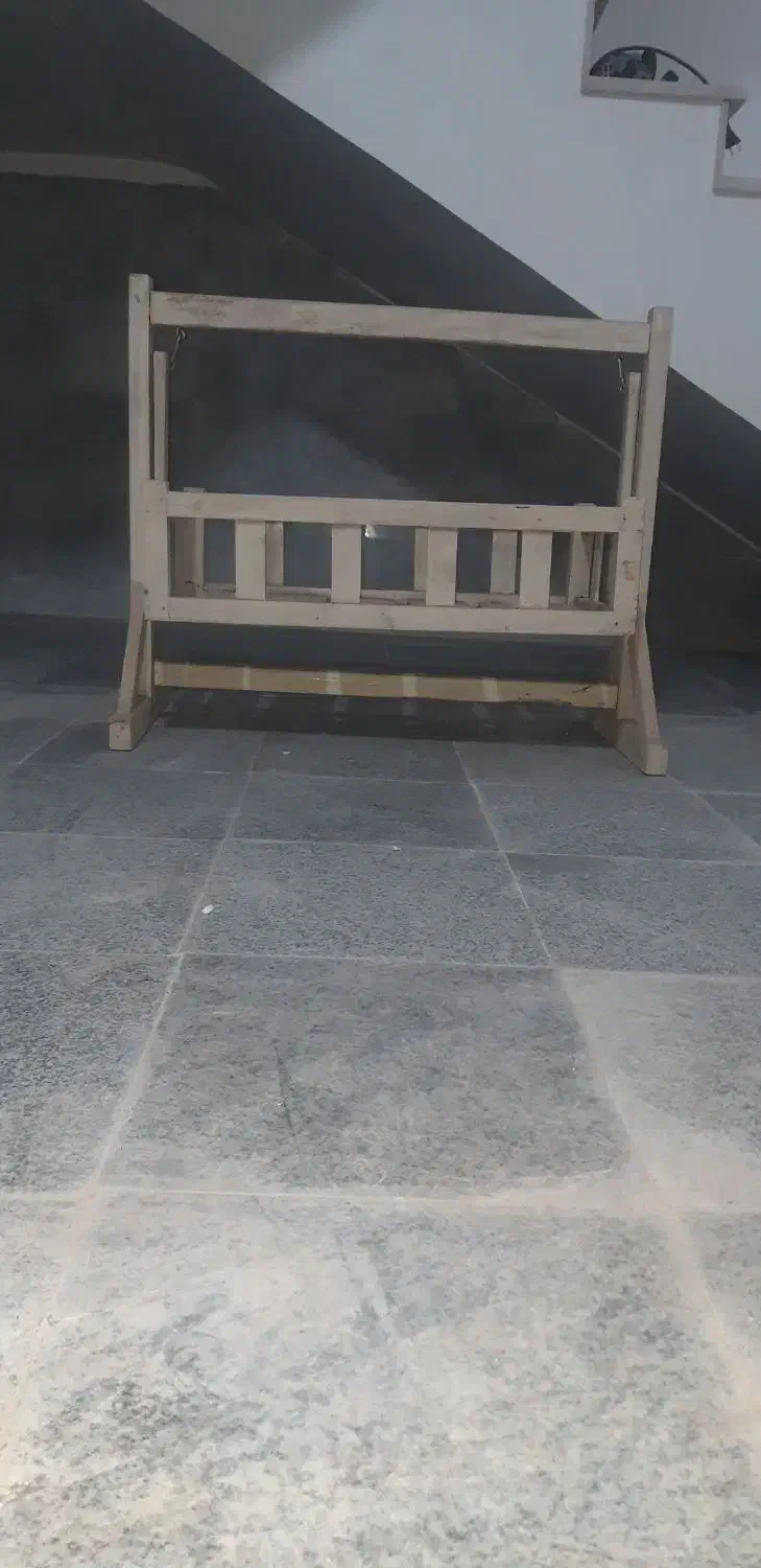 گهواره چوبی دست ساز|تخت و صندلی بچه|خرمدره, |دیوار