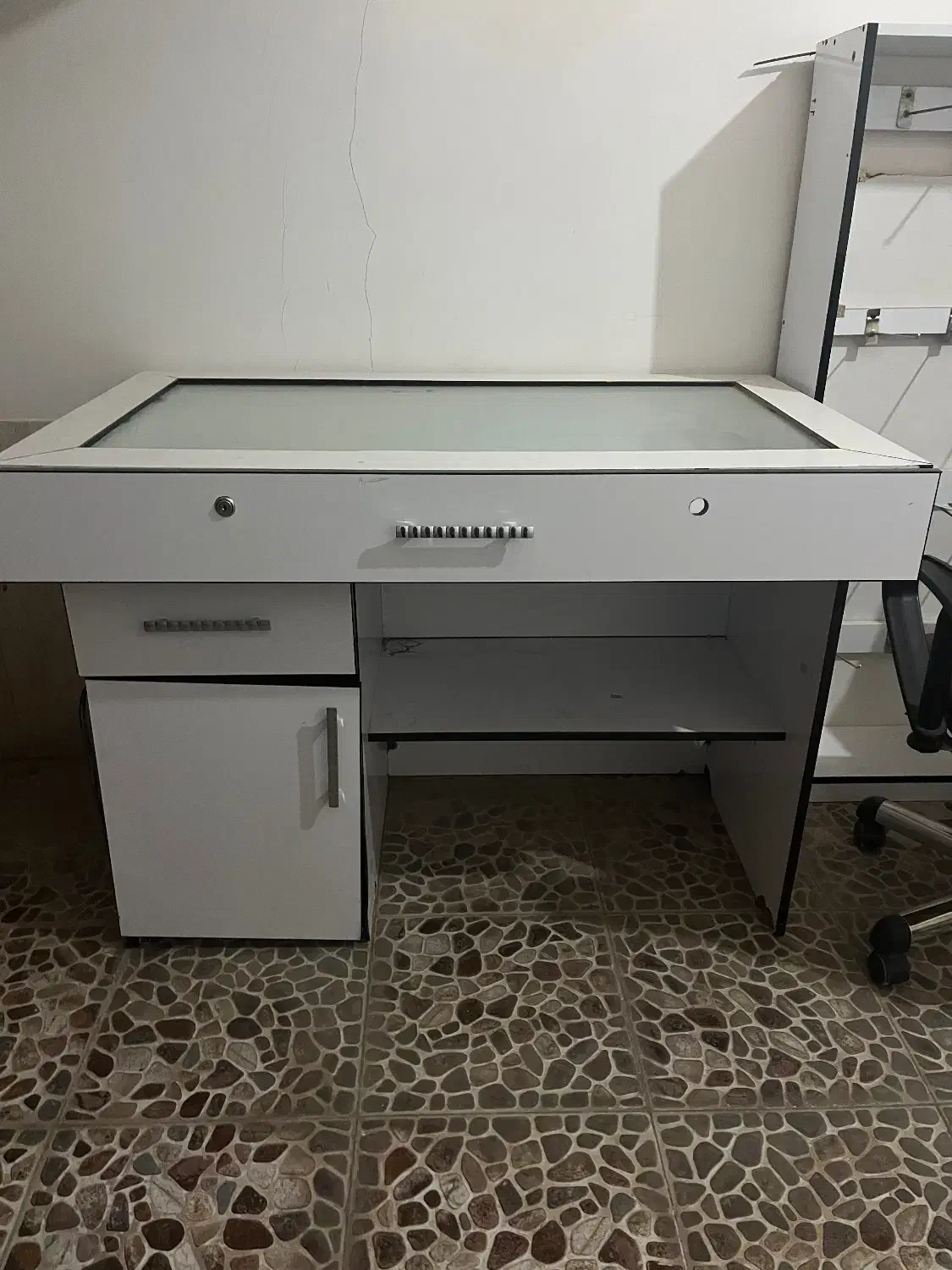 میز|میز تحریر و کامپیوتر|بیرجند, |دیوار