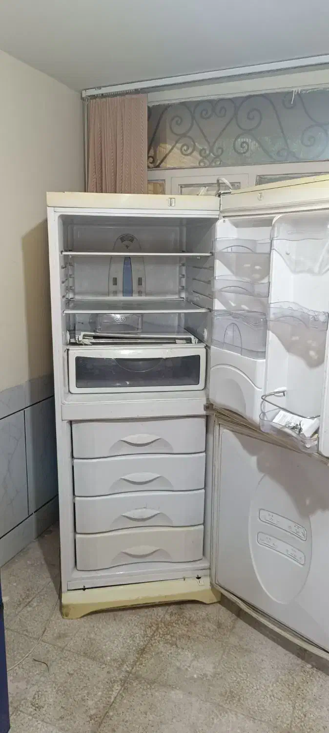 فروش یخچال فریزر اسنوا چهار کشور|یخچال و فریزر|شیراز, شهرک فرهنگیان|دیوار