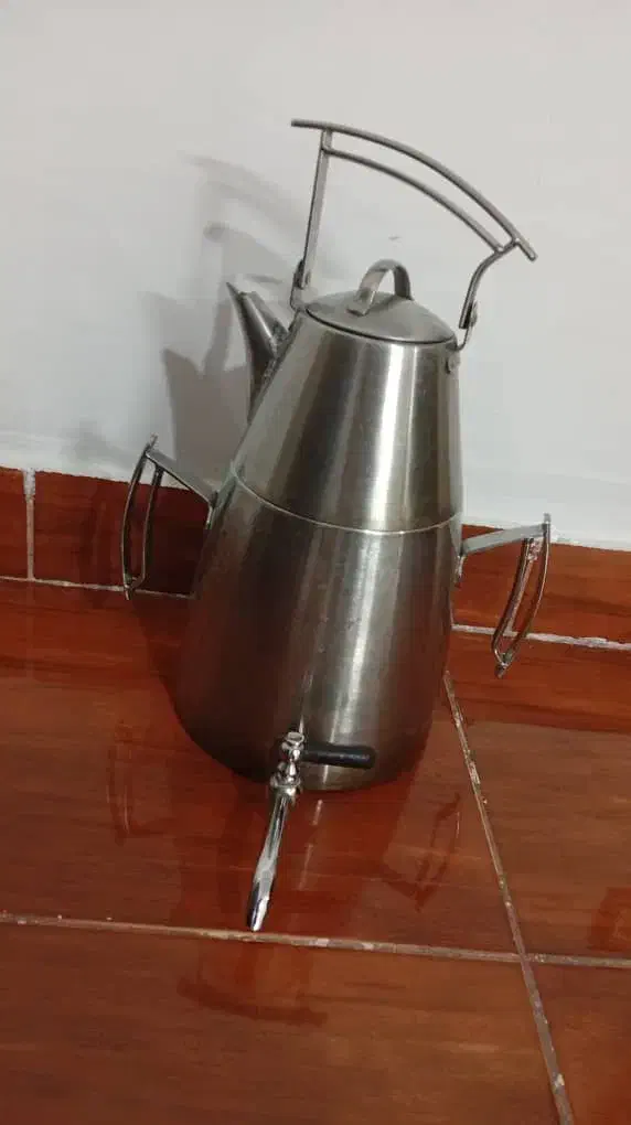 کتری و قوری استیل نیاز به تعمیر جزیی دارد|قوری، کتری، قهوهساز دستی|اردبیل, |دیوار