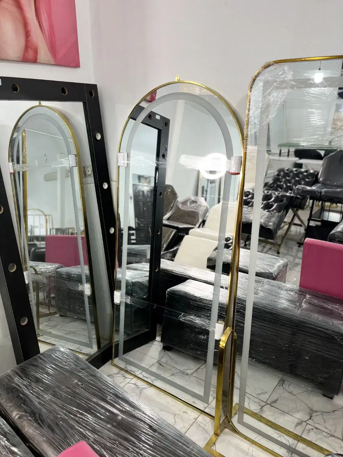 تجهیزات آرایشگاهی زنانه ومردانه|آرایشگاه و سالنهای زیبایی|مشکیندشت, |دیوار