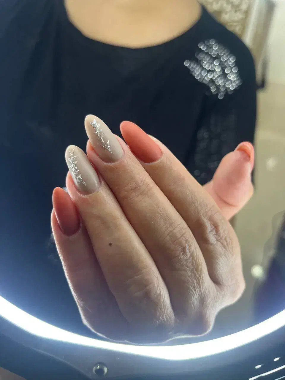 انواع خدمات ناخن متریال با کیفیت|خدمات آرایشگری و زیبایی|شاهین دژ, |دیوار