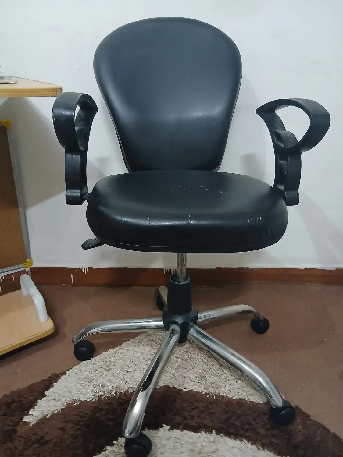 صندلی کامپیوتر|صندلی و نیمکت|بروجن, |دیوار