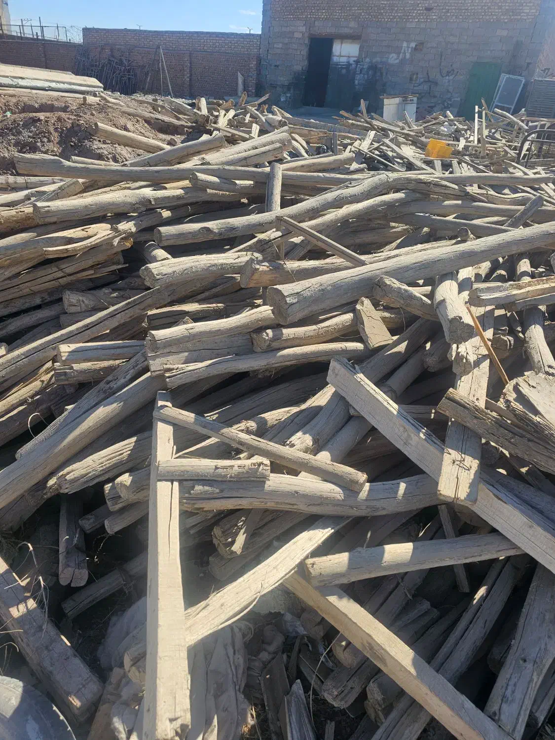 چوب گرد ۳ متری سالم برای سایبون و غیره|مصالح و تجهیزات ساختمان|کرمان, |دیوار