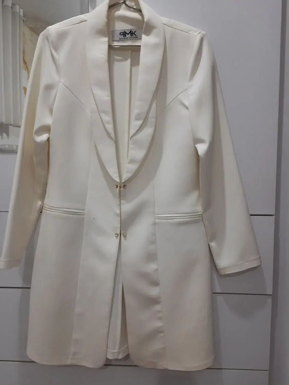 کت سفید|لباس|تربتحیدریه, حسنی بالا|دیوار