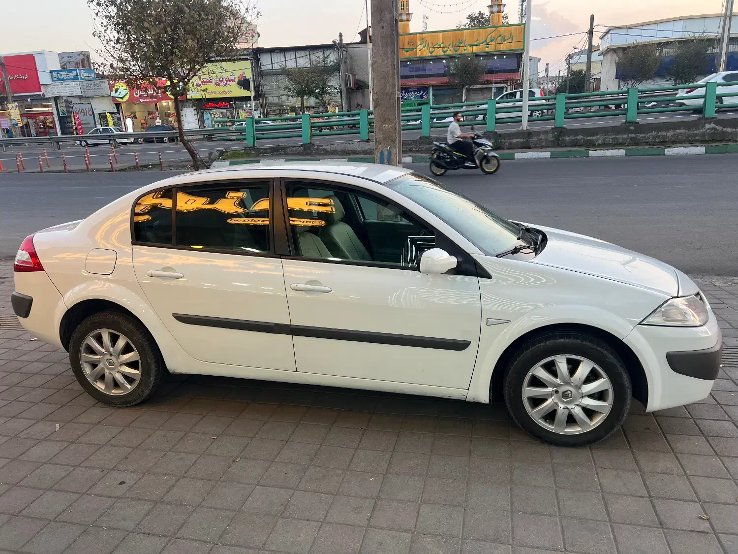 مگان اتومات۲۰۰۰ در حد صفر|خودرو سواری و وانت|رشت, گلسار|دیوار