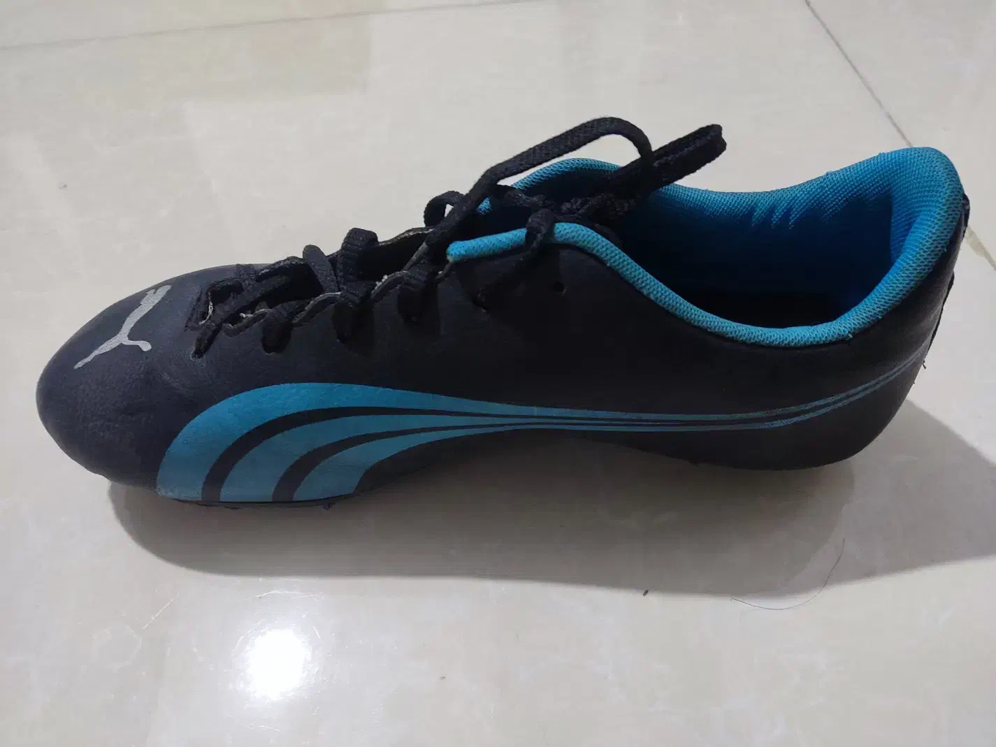 کفش استوک فوتبال|تجهیزات ورزشی|اندیشه, اندیشه فاز ۱|دیوار