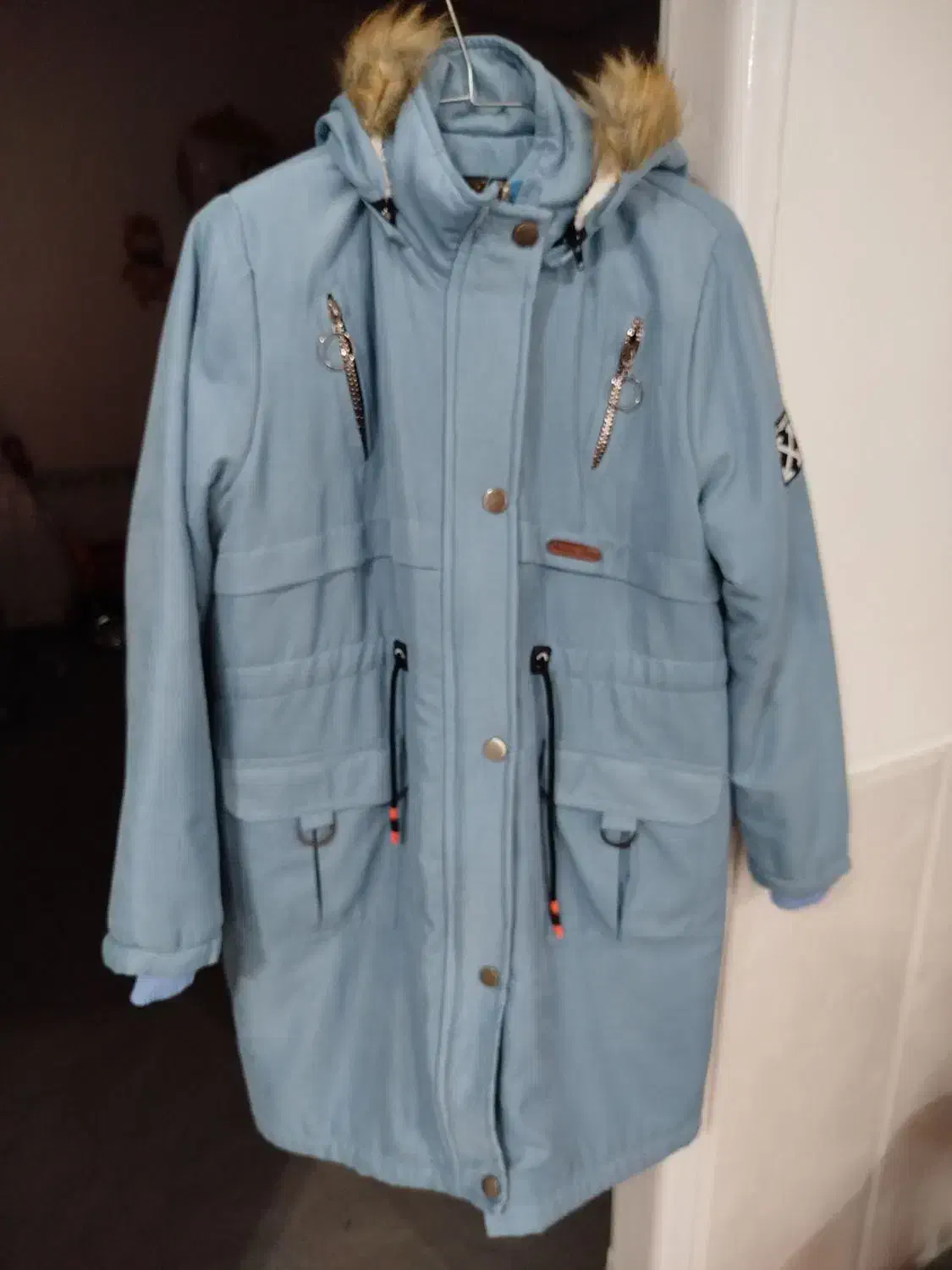 پالتو|لباس|قائن, |دیوار