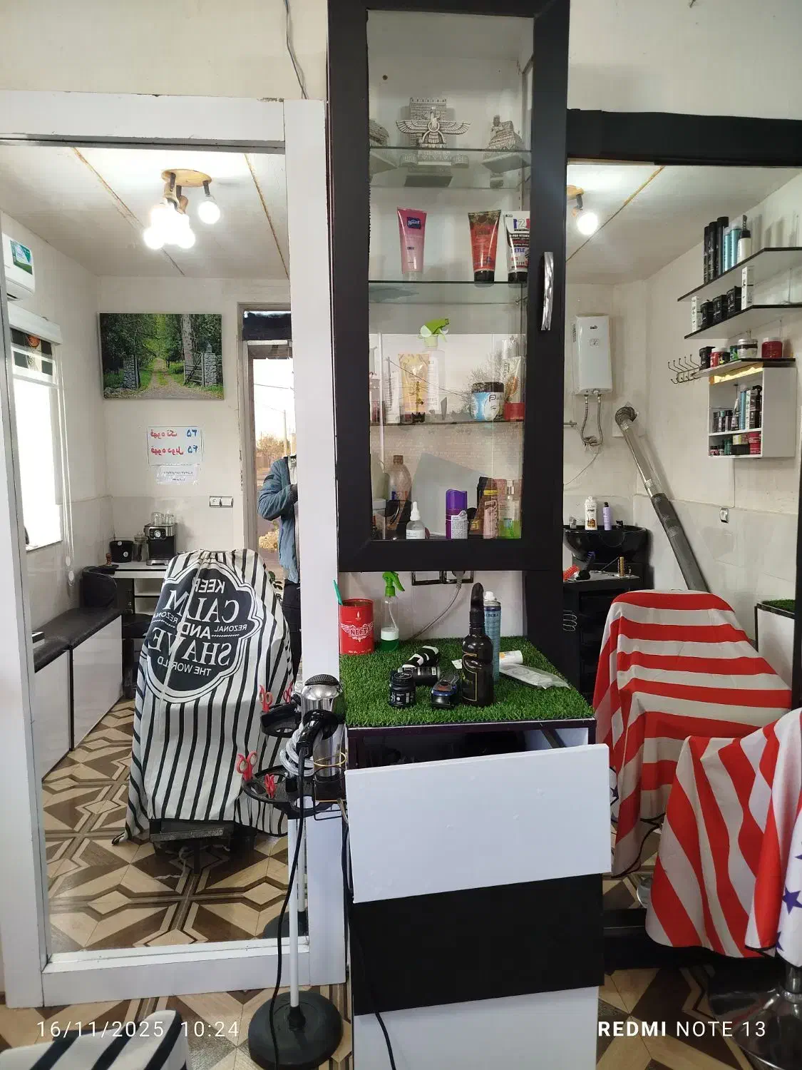 دکور آرایشگاه|آرایشگاه و سالن‌های زیبایی|اسدآباد, |دیوار