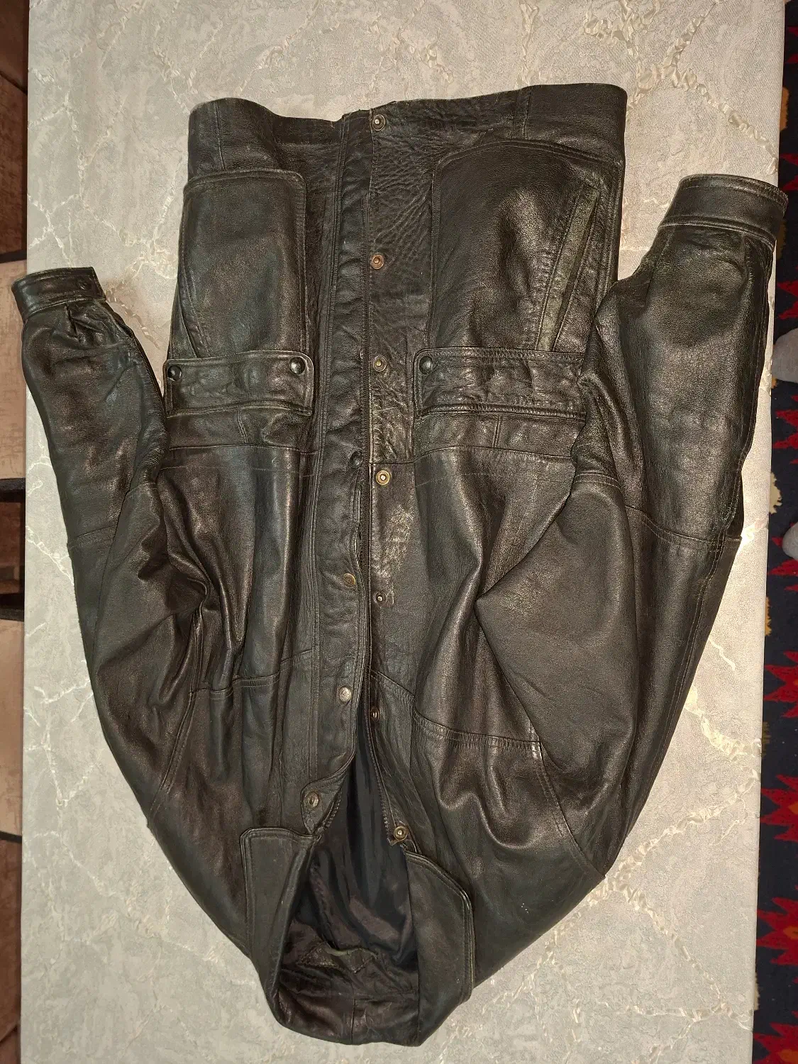 کت چرم|لباس|جهرم, |دیوار