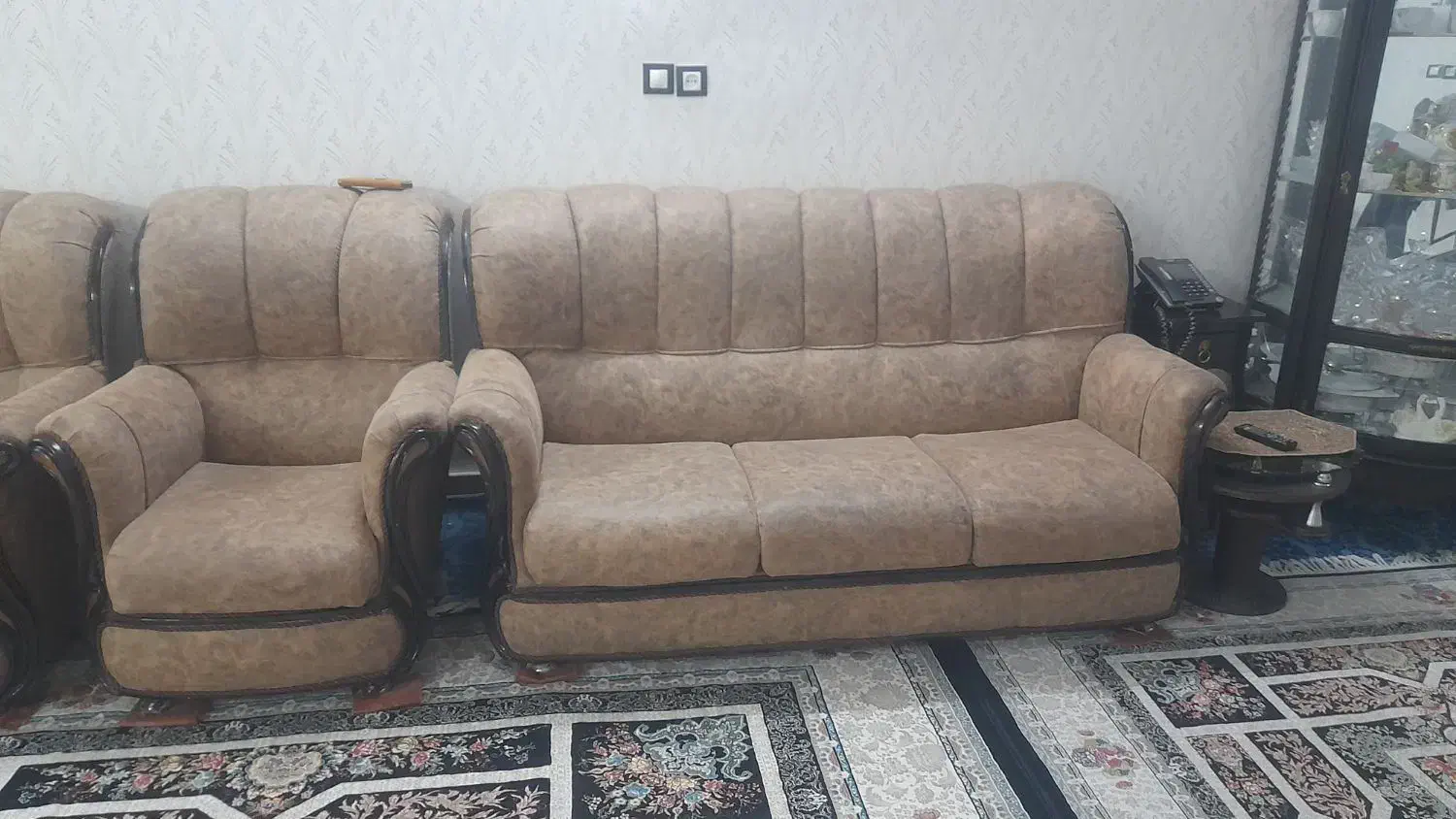 مبل ۷نفره سالم ودرحدنو بامیز عسلی وکاور|مبلمان خانگی و میز عسلی|مه ولات, |دیوار