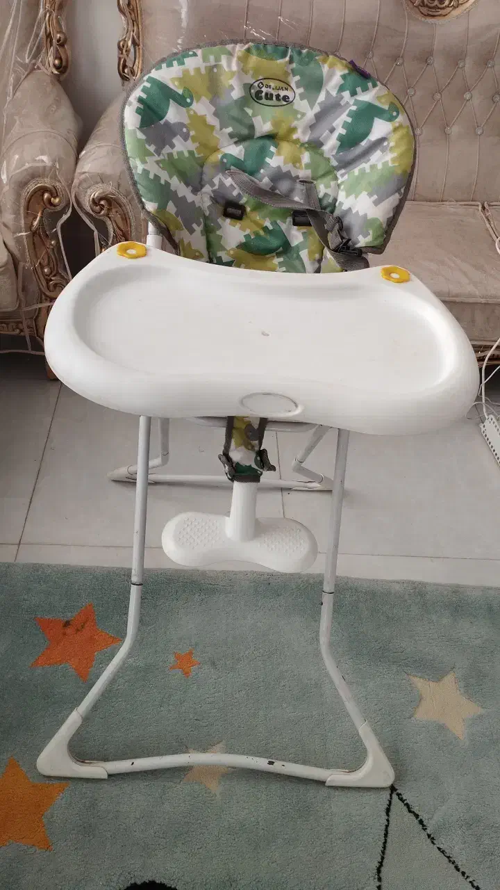 غذا خوری کودک با فرش وپاف چرخ خیاطی|فرش|فامنین, |دیوار